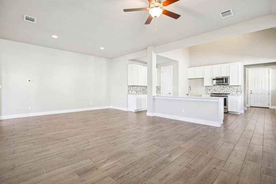 Spacious, unfurnished interior of a new home in Orchard Ridge, Liberty Hill (Image 13).