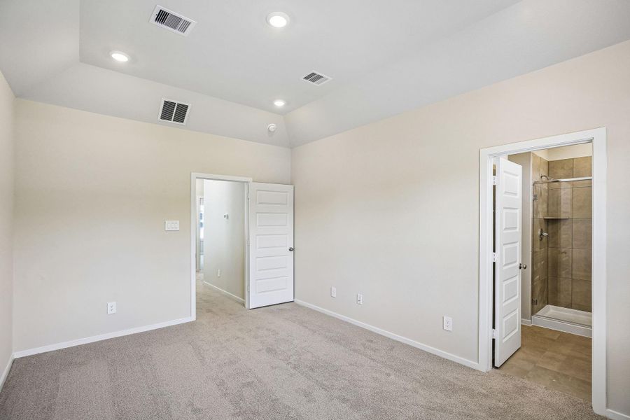 Spacious, unfurnished interior of a new home in Kemah Crossing - City Series, Kemah (Image 36).