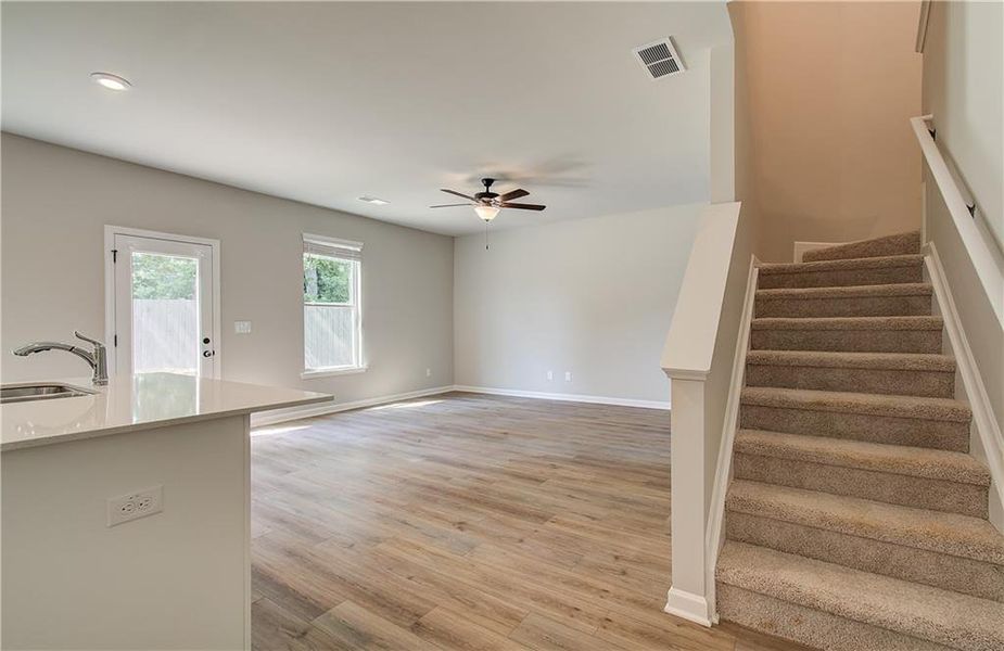 Spacious, unfurnished interior of a new home in Towne Center, Hampton (Image 12).