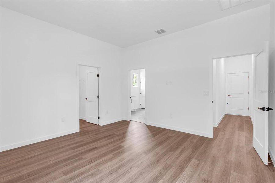 Spacious, unfurnished interior of a new home in , Dunnellon (Image 39).