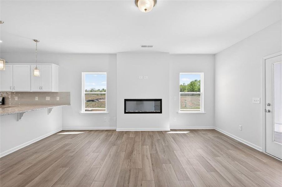 Spacious, unfurnished interior of a new home in Evergreen at Lakeside, Temple (Image 20).