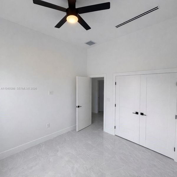 Spacious, unfurnished interior of a new home in , Naples (Image 9).