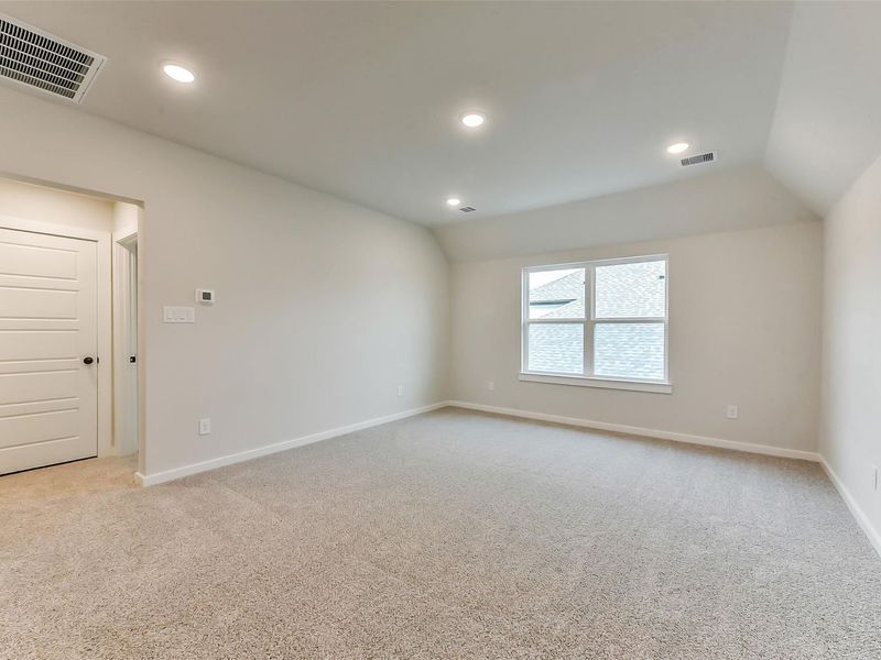 Spacious, unfurnished interior of a new home in Sundance Cove, Crosby (Image 48).