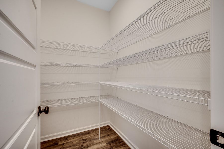 Spacious, unfurnished interior of a new home in The Oaks, Goose Creek (Image 12).