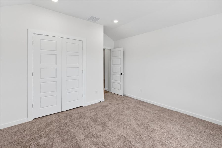 Spacious, unfurnished interior of a new home in , Alvin (Image 39).