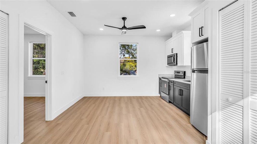 Spacious, unfurnished interior of a new home in , St. Petersburg (Image 27).