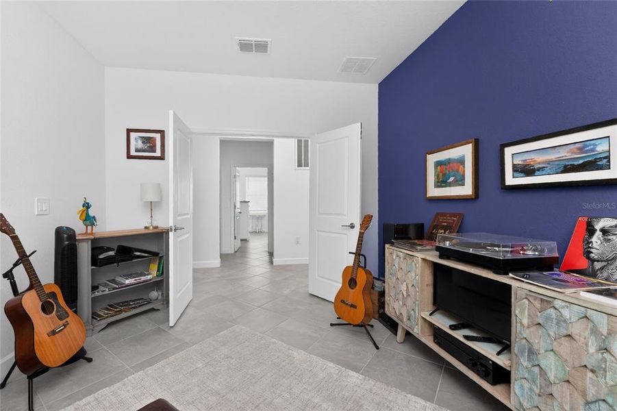 Furnished interior view inside a new home in , Englewood (Image 39).