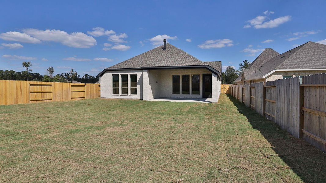 Exterior details and patio area of a home in Evergreen 50', Conroe (Image 2). Exterior details and patio area of a home in Evergreen 50', Conroe (Image 2).