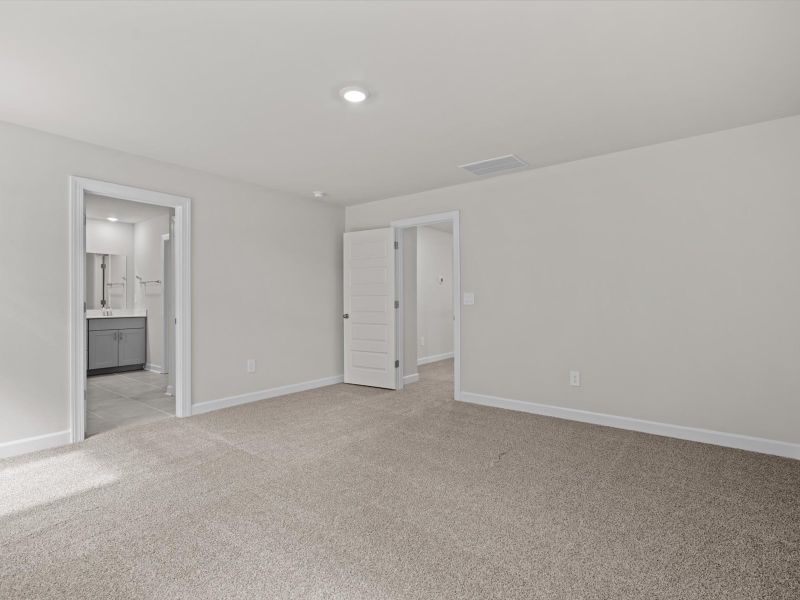 Spacious, unfurnished interior of a new home in Brayfield Manor - Heritage Collection, Wellford (Image 17).