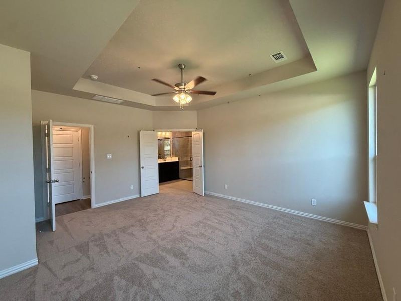 Spacious, unfurnished interior of a new home in Waterford Park, Weatherford (Image 13). Spacious, unfurnished interior of a new home in Waterford Park, Weatherford (Image 13).