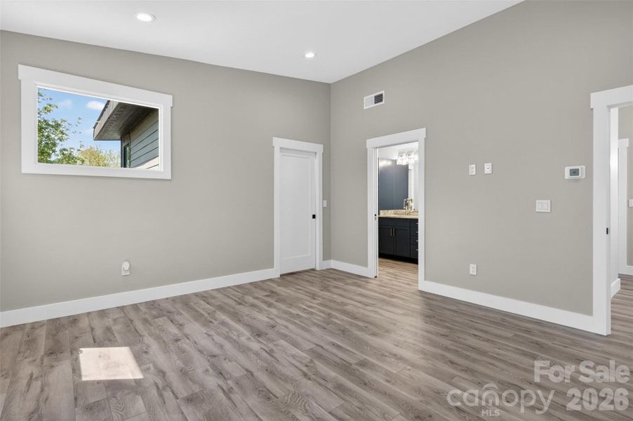 Spacious, unfurnished interior of a new home in , Asheville (Image 37).