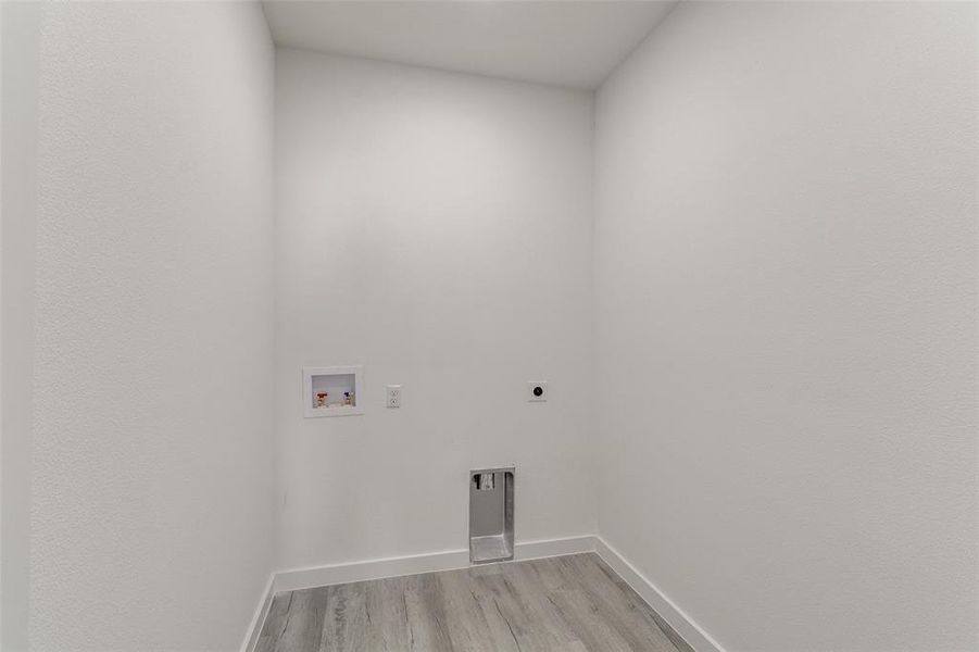 Spacious, unfurnished interior of a new home in , Dallas (Image 22).