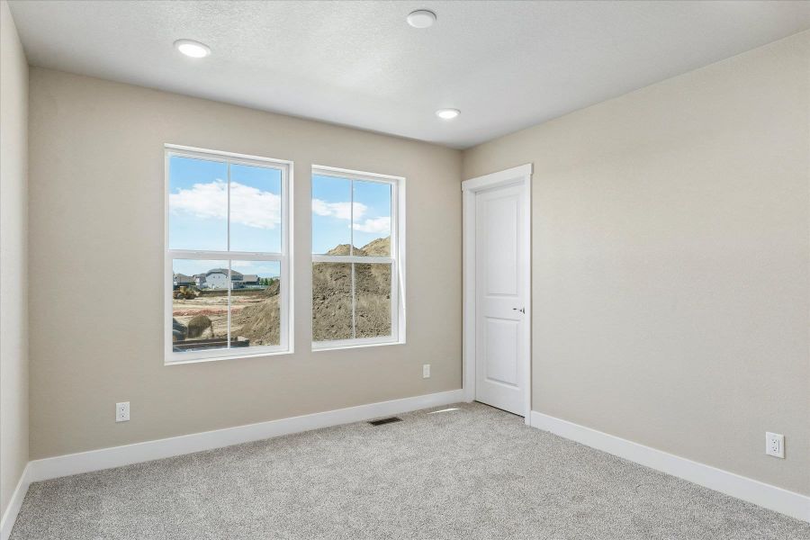 Spacious, unfurnished interior of a new home in The Glen-12, Colorado Springs (Image 9).