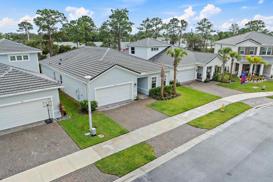Front exterior of a new home in Banyan Bay, Stuart, FL, highlighting curb appeal (Image 30).