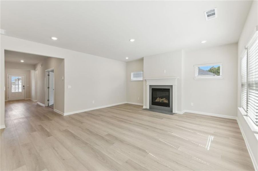 Spacious, unfurnished interior of a new home in Ivey Township, Dallas (Image 42).