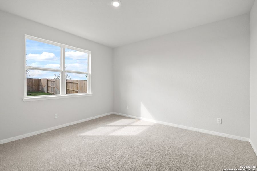 Spacious, unfurnished interior of a new home in Timber Creek, San Antonio (Image 16).