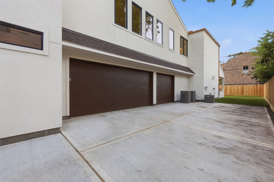 3 car garage which is rare for the neighborhood