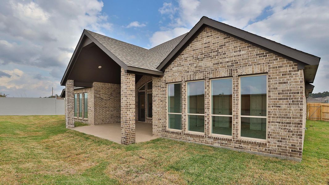 Exterior details and patio area of a home in Escondido 80', Magnolia (Image 3). Exterior details and patio area of a home in Escondido 80', Magnolia (Image 3).