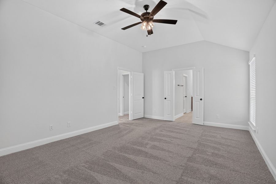 Spacious, unfurnished interior of a new home in Craftsman's Corner, Cleburne (Image 27).