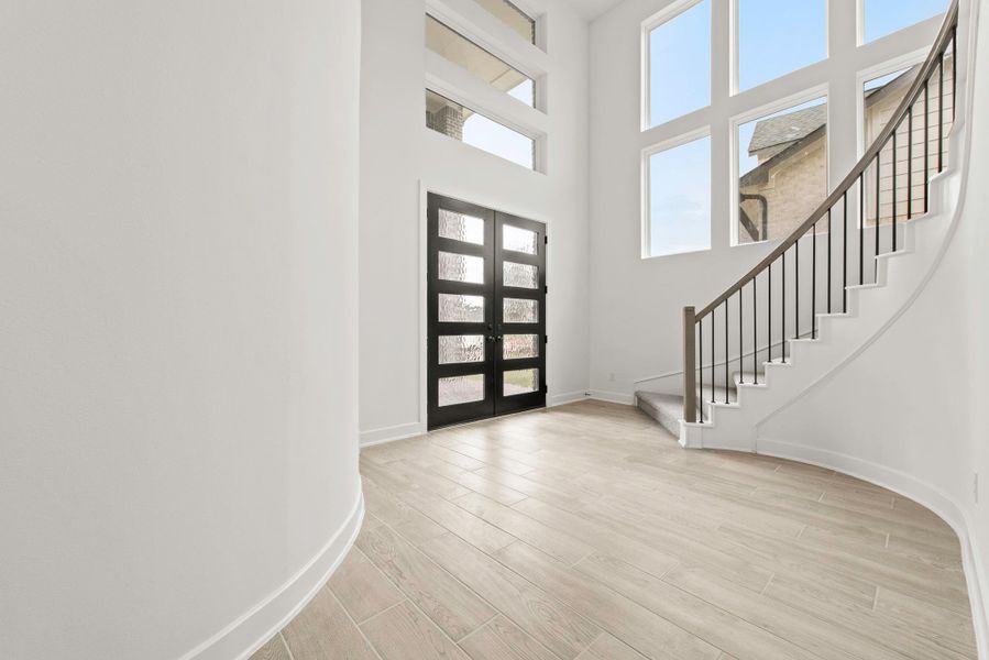 Spacious, unfurnished interior of a new home in Cross Creek West - 45', Fulshear (Image 18). Spacious, unfurnished interior of a new home in Cross Creek West - 45', Fulshear (Image 18).