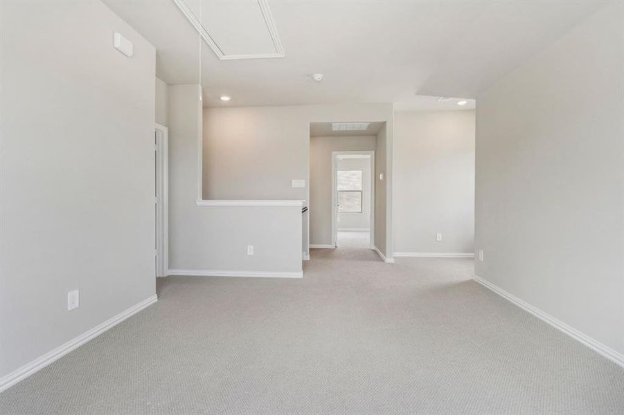 Spacious, unfurnished interior of a new home in Westmoor, Sherman (Image 31).