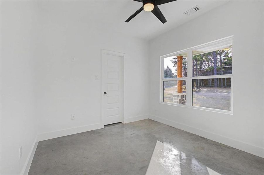 Spacious, unfurnished interior of a new home in , Pottsboro (Image 27).