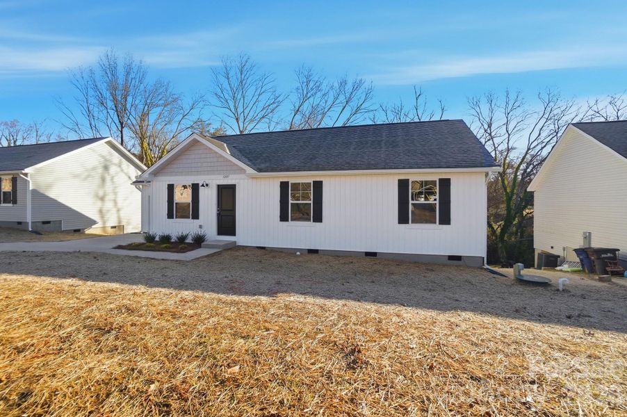 Exterior details and patio area of a home in , Statesville (Image 25).
