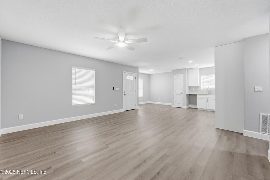 Spacious, unfurnished interior of a new home in , Jacksonville (Image 22).