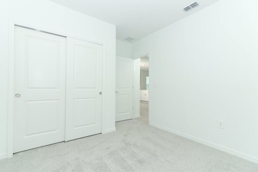 Spacious, unfurnished interior of a new home in Marion Creek, Haines City (Image 30).