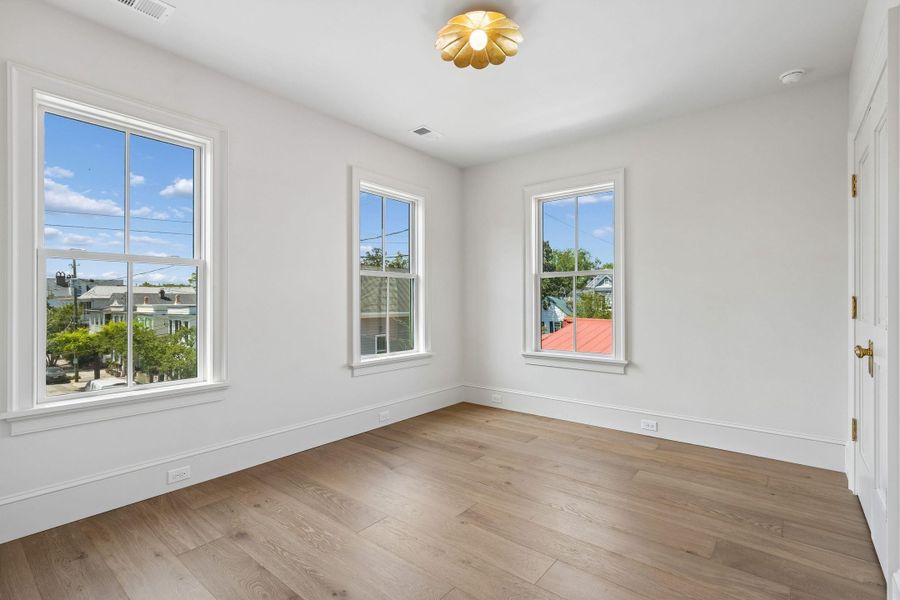 Spacious, unfurnished interior of a new home in , Charleston (Image 26).
