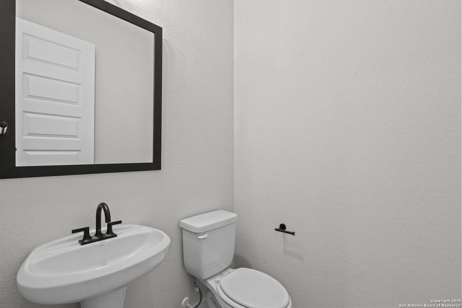 Furnished interior view inside a new home in Homestead, Schertz (Image 15).