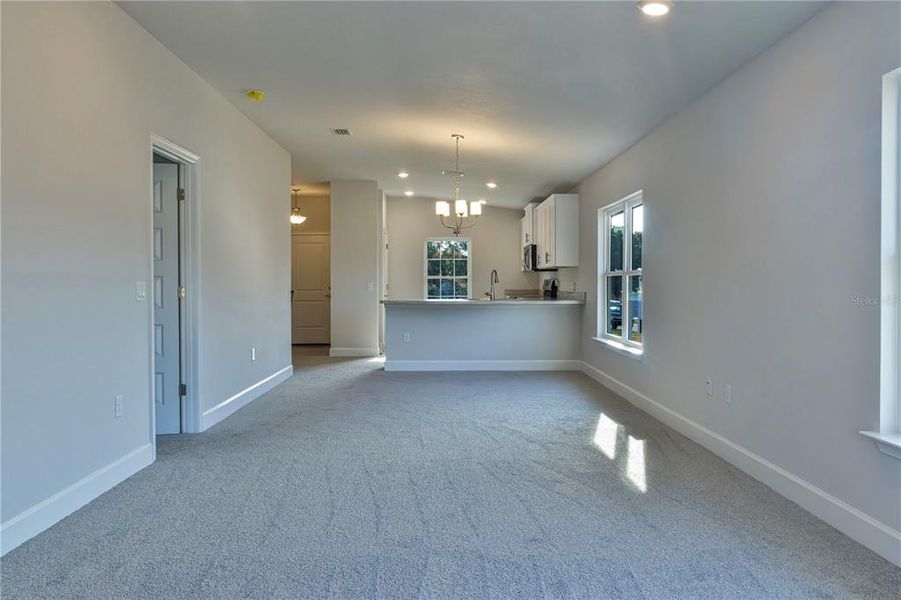 Spacious, unfurnished interior of a new home in Rolling Hills, Bell (Image 10).