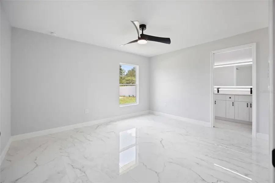Spacious, unfurnished interior of a new home in , Dunnellon (Image 21).
