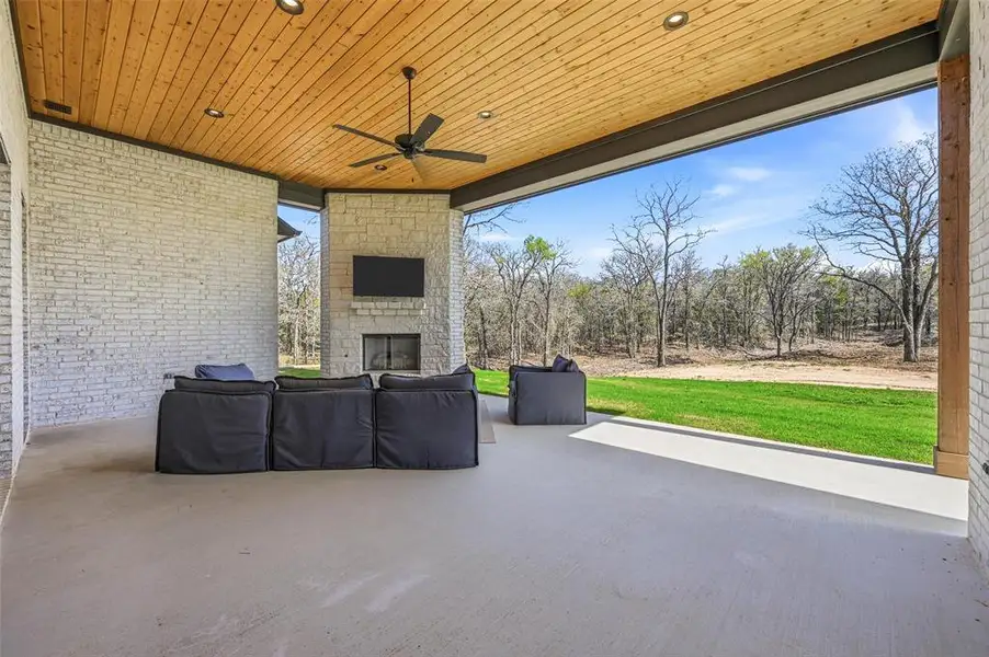 Exterior details and patio area of a home in , Weatherford (Image 25).