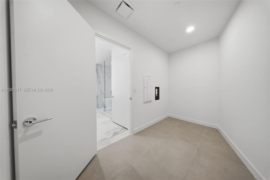 Spacious, unfurnished interior of a new home in , Miami (Image 57).