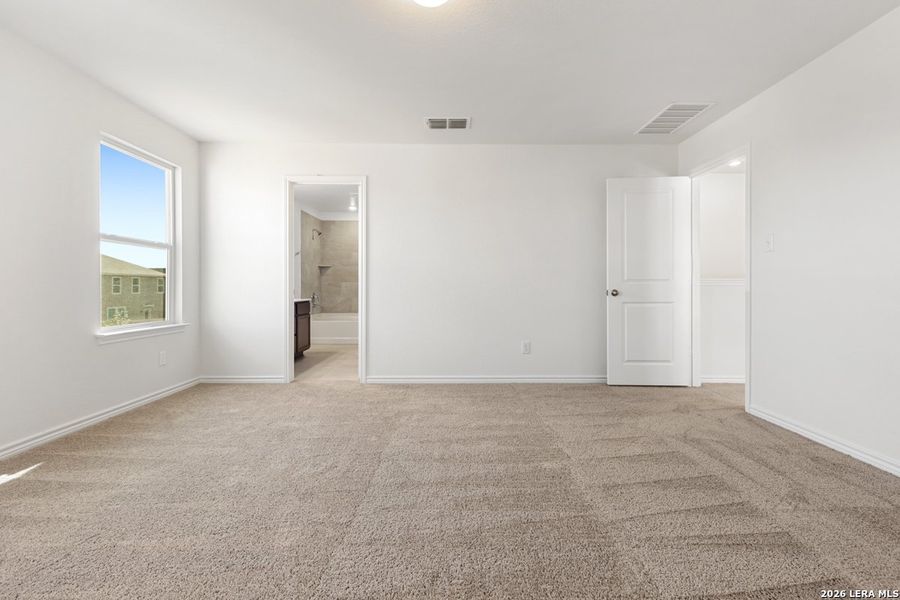Spacious, unfurnished interior of a new home in The Granary - Heritage Collection, San Antonio (Image 30).