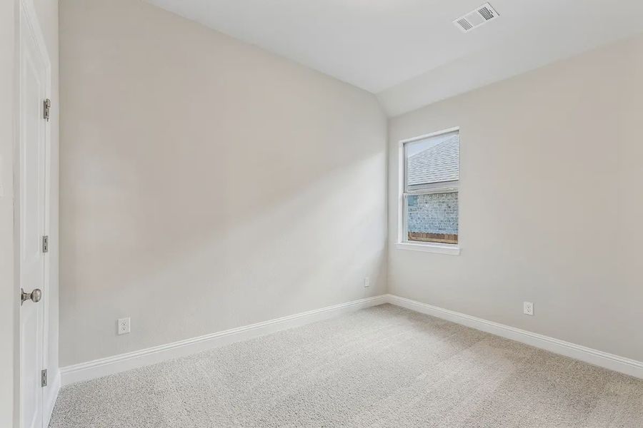 Spacious, unfurnished interior of a new home in Summer Crest, Fort Worth (Image 14).