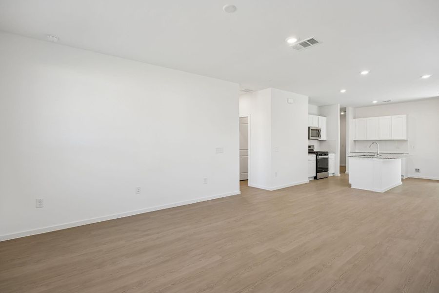 Spacious, unfurnished interior of a new home in Decker Farms, Magnolia (Image 27).