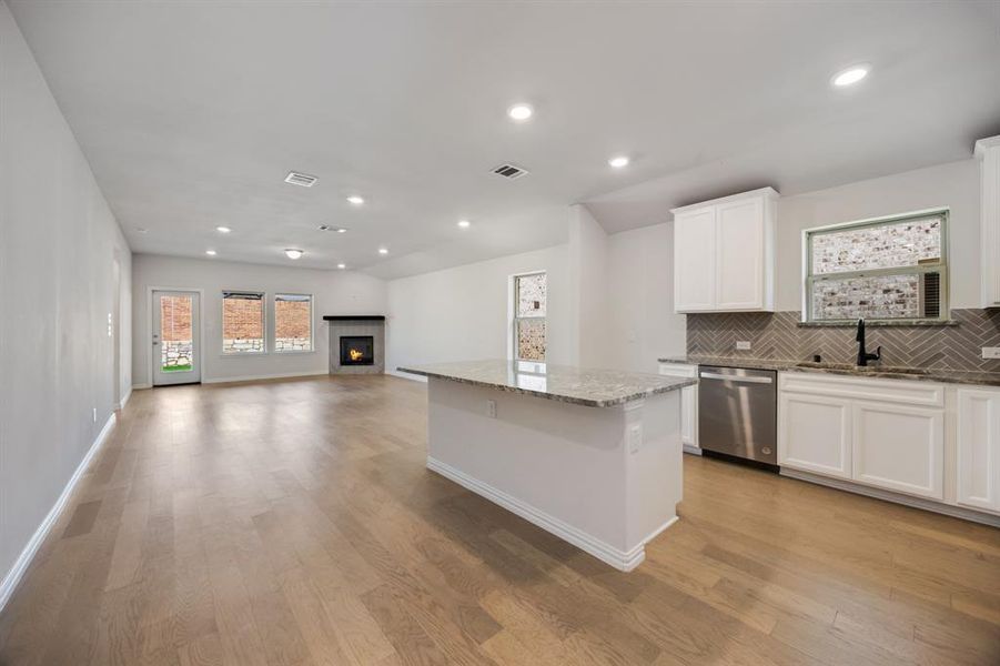 Spacious, unfurnished interior of a new home in , Princeton (Image 20).