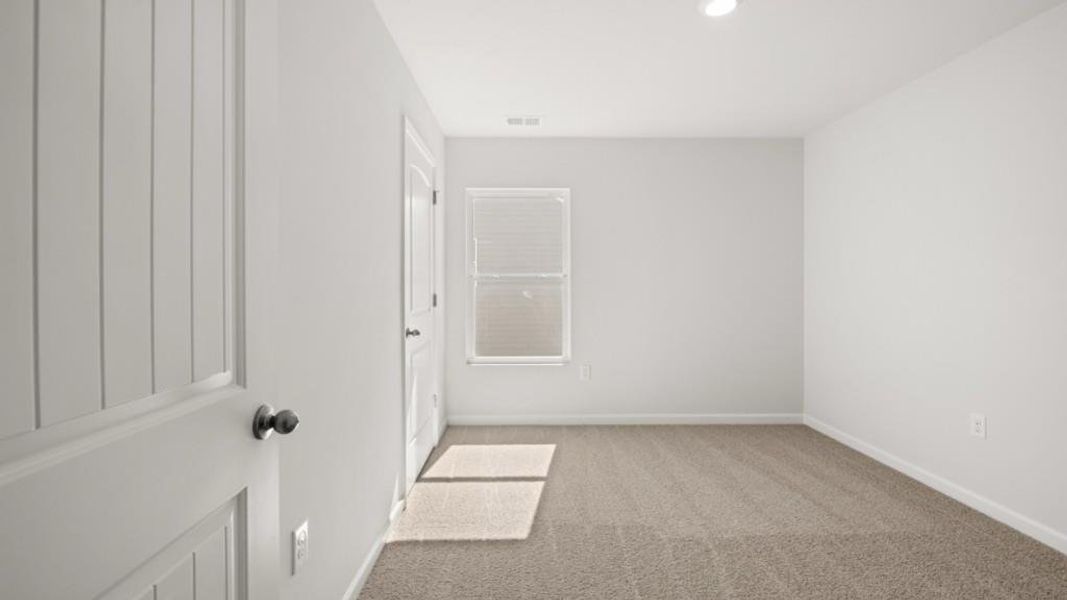 Spacious, unfurnished interior of a new home in Oakleigh Glen, Dallas (Image 25).