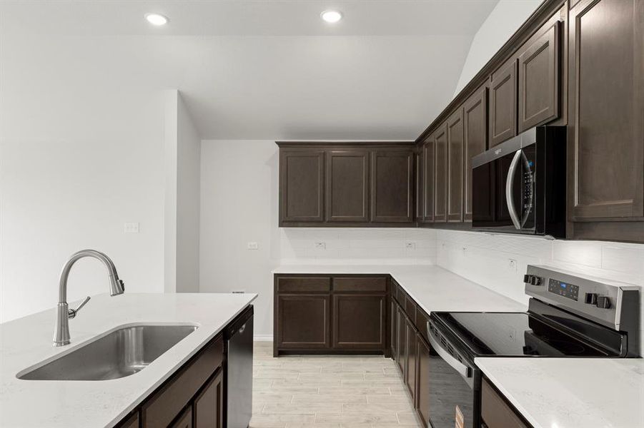 11. 8108 King Fisher - Kitchen (4) 11. 8108 King Fisher - Kitchen (4)