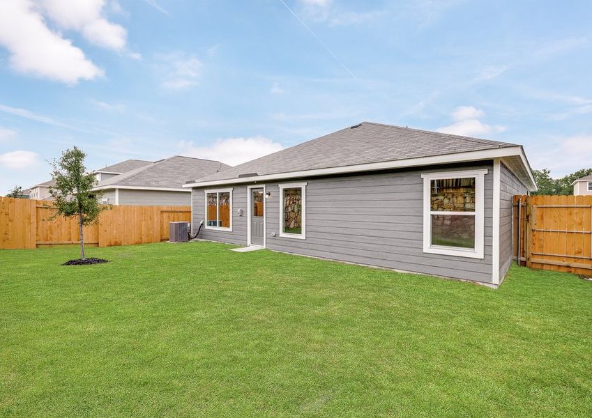 The back yard of the Rio Grande has a fully fenced-in backyard. The back yard of the Rio Grande has a fully fenced-in backyard.