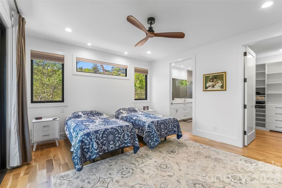 Furnished interior view inside a new home in , Marion (Image 14).