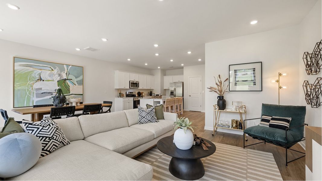 4257 Hawkins Family 3of3 F1 Base3 081325