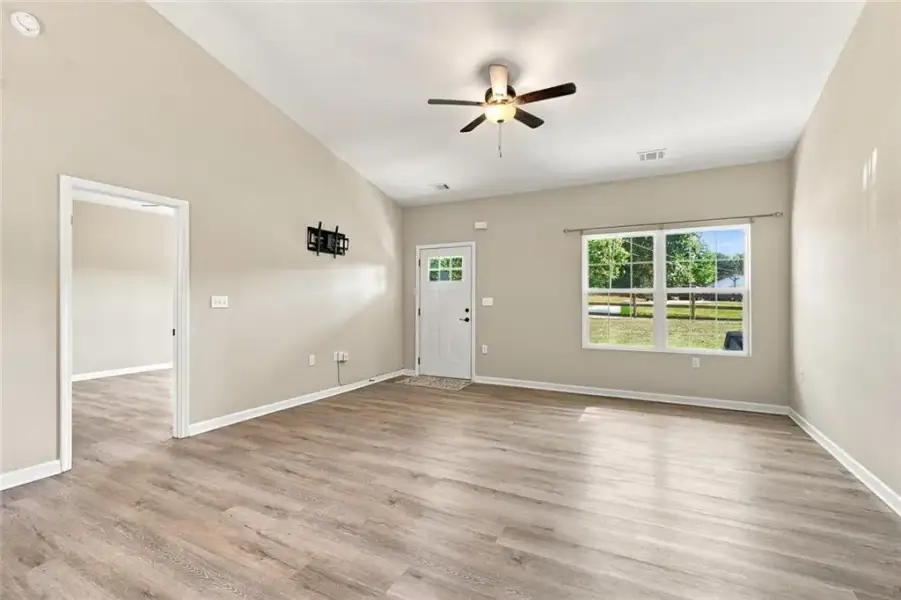 Spacious, unfurnished interior of a new home in , Temple (Image 10).