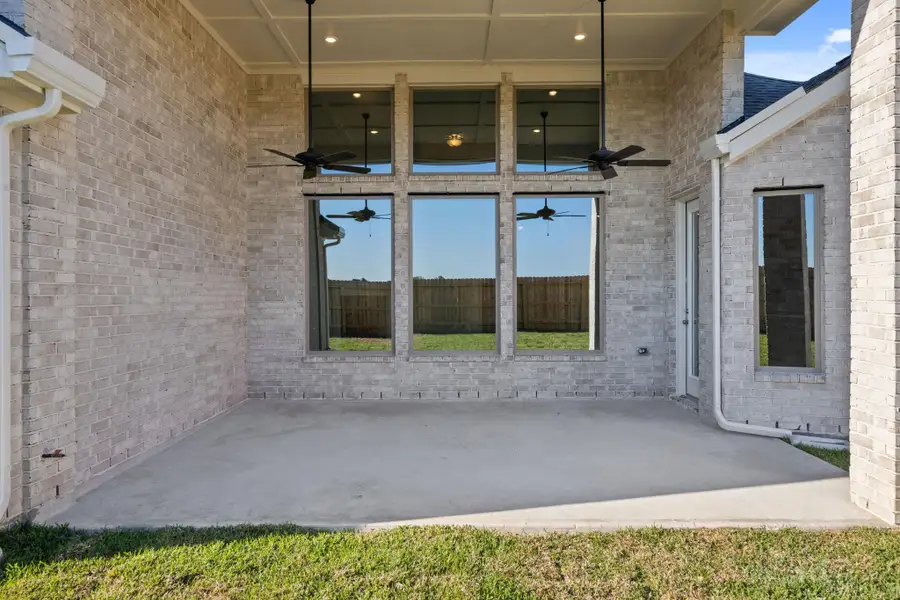 Exterior details and patio area of a home in The Meadows at Imperial Oaks 60', Conroe (Image 4).