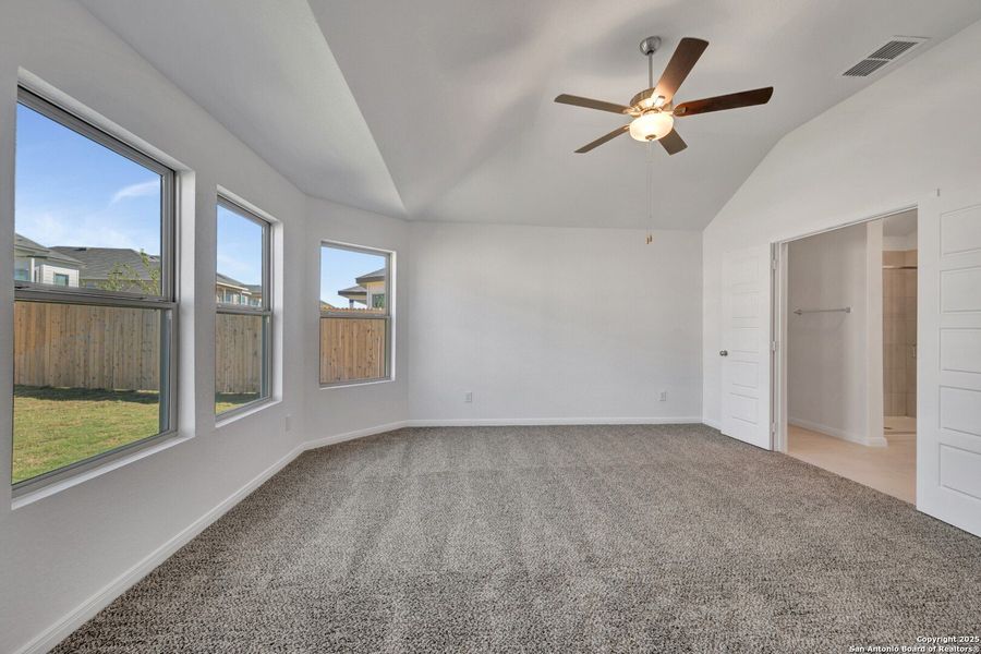 Spacious, unfurnished interior of a new home in Greenspoint Heights, Seguin (Image 16).