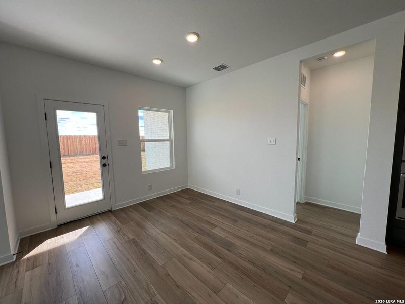 Spacious, unfurnished interior of a new home in Nopal Valley, San Antonio (Image 24).