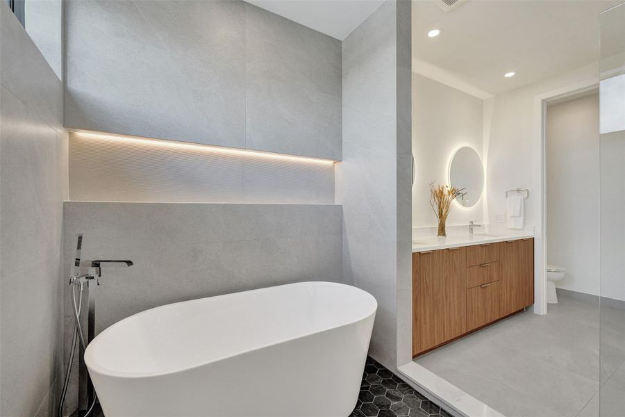 Furnished interior view inside a new home in , Fort Lauderdale (Image 12). Furnished interior view inside a new home in , Fort Lauderdale (Image 12).