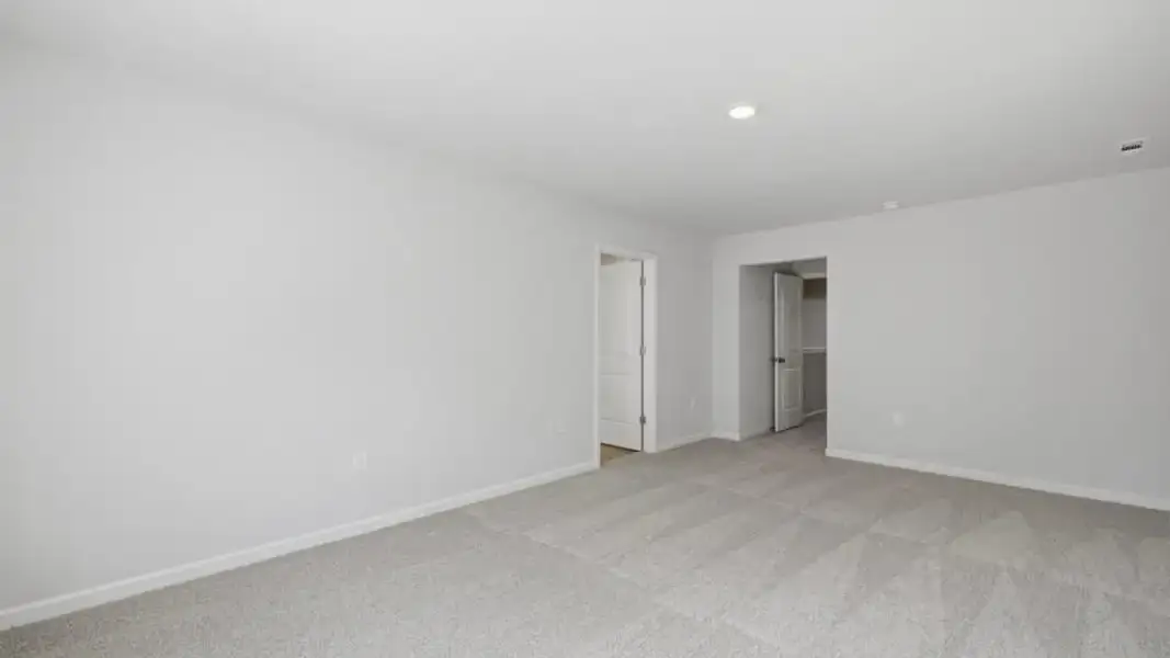 Spacious, unfurnished interior of a new home in Hughes Court, Dawsonville (Image 20).